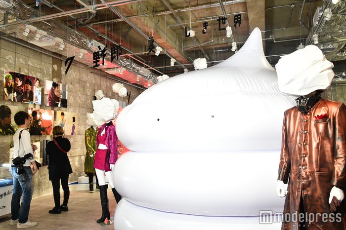 巨大オブジェがお出迎え (C)モデルプレス