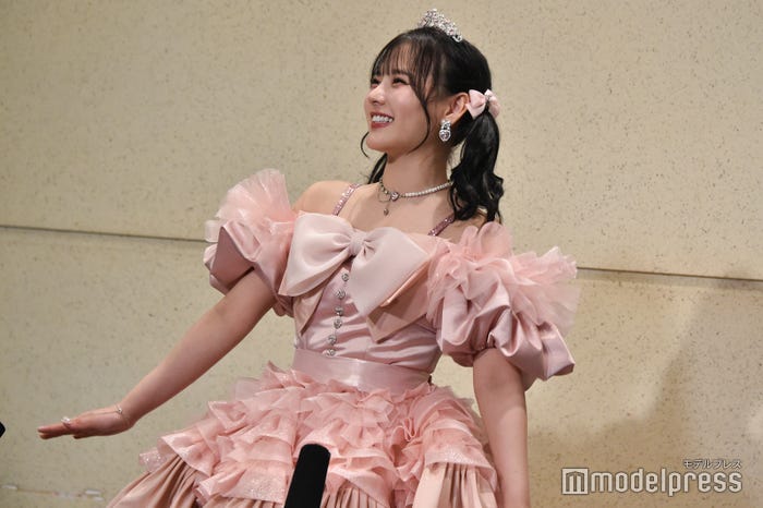 「この後メンバーと焼肉行くんです」と笑顔で語っていた齊藤なぎさ(C)モデルプレス