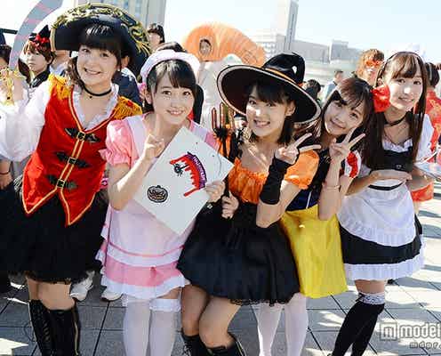 カントリー・ガールズ、ハロウィーン仮装でパレード 仕事復帰の“ももち”もファンにメッセージ