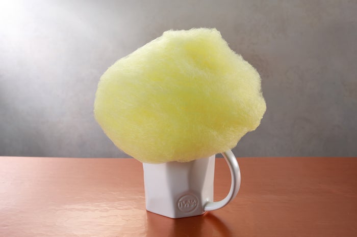 ゴールデン スカイ ブラック ティー ラテ<br />950円（税抜） ティバーナ ティー バー（C）ビューティーガール