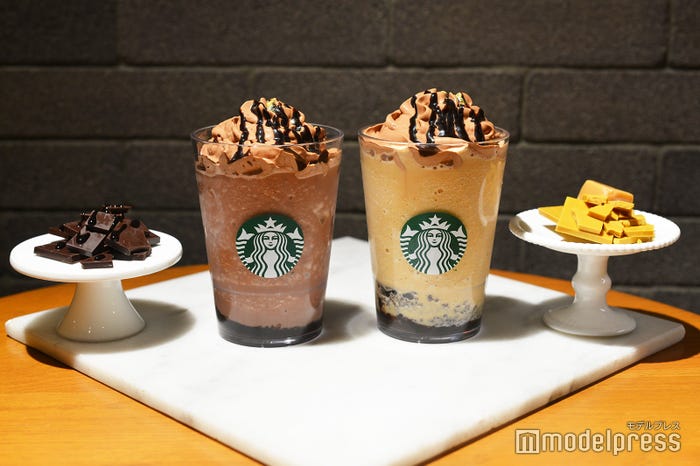 (左から)クラシック ショコラ シンフォニー フラペチーノ、ブロンド ショコラ シンフォニー フラペチーノ(C)モデルプレス