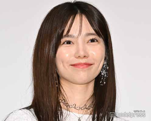 島崎遥香、色白美脚覗くミニ丈ワンピ姿に反響「スタイル良い」「美白」