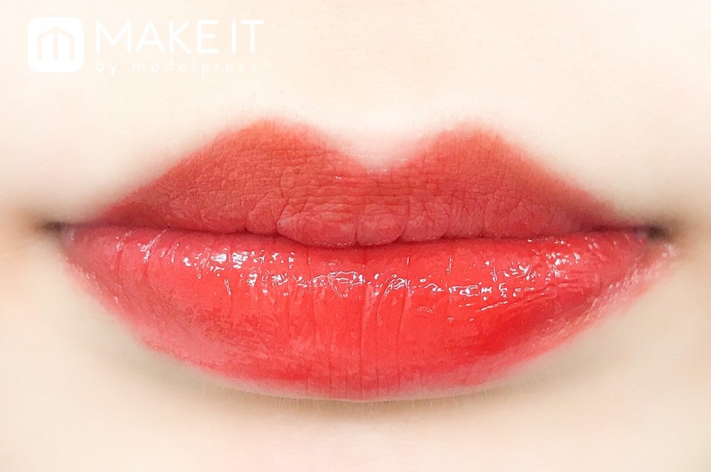 YSL／ルージュ ピュールクチュール ヴェルニ／N°58 オレンジ モーニング チル（限定色） 使用 (C)メイクイット