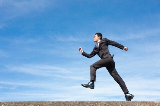 未来を変えるには、「小さな変化」を積み重ねること。うまくいっていることを続ける、うまくいかなければ違うことをする