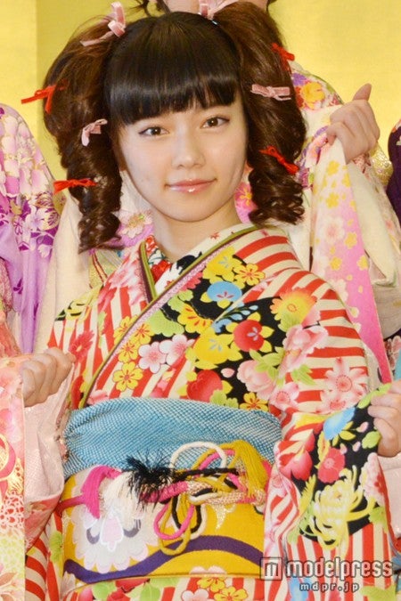 AKB48島崎遥香、“きゃりー”意識の晴れ着姿お披露目