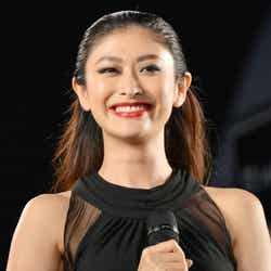 「a-nation&GirlsAward lsland collection」に登場した山田優