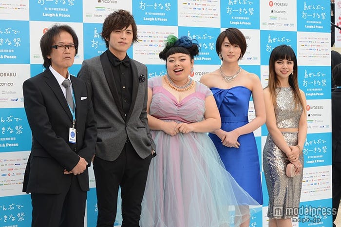 (左から)島崎敏樹監督、山本裕典、渡辺直美、高月彩良、ロバータ