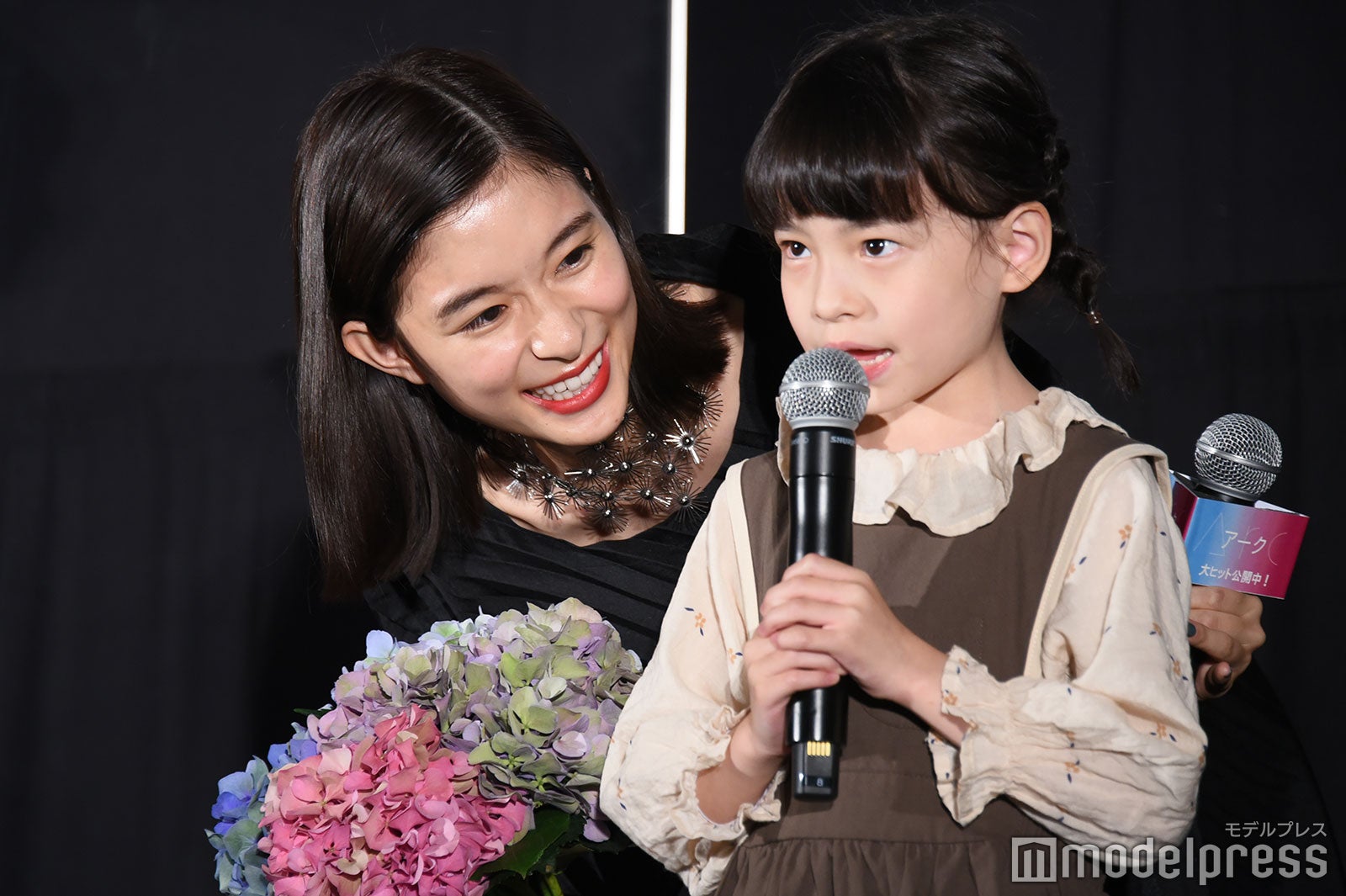 芳根京子、鈴木咲（C）モデルプレス