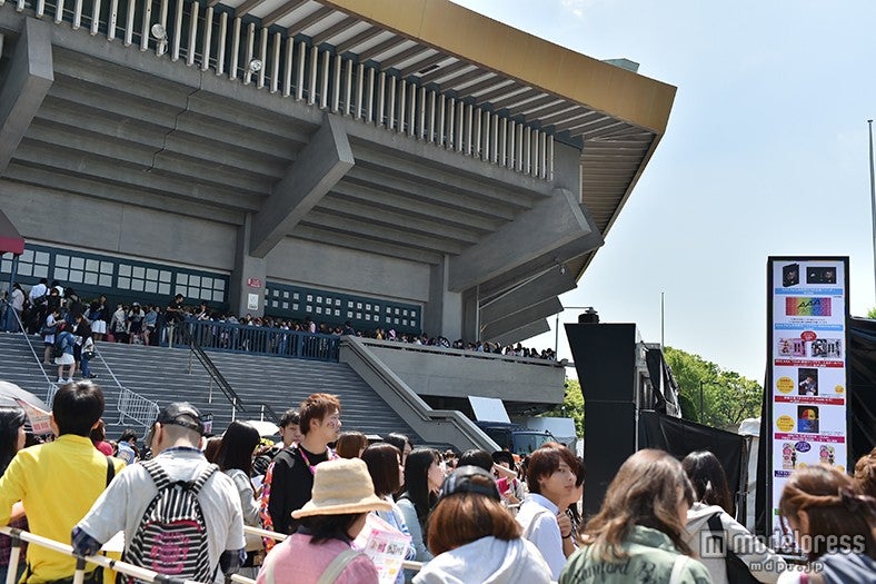 「AAA ARENA TOUR 2015 10th Anniversary -Attack All Around-」日本武道館