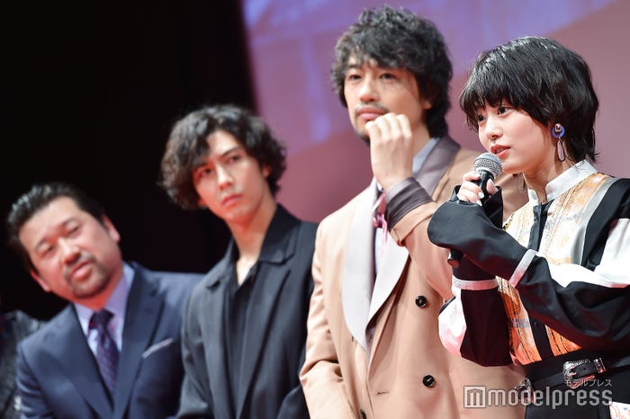 佐藤二朗、賀来賢人、斎藤工、高畑充希(C)モデルプレス