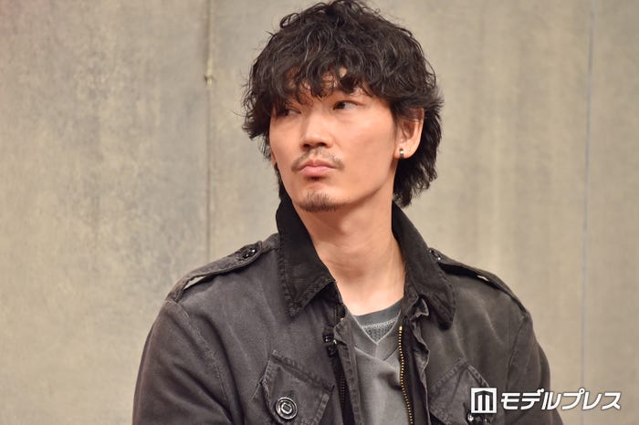 綾野剛(C)モデルプレス