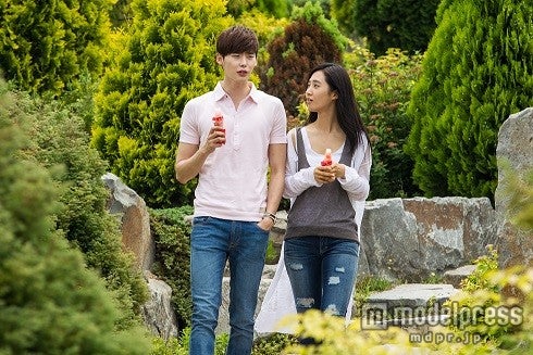 （左から）イ・ジョンソク、ユリ（C）＜NO BREATHING＞ SPC All Rights Reserved.／未公開写真