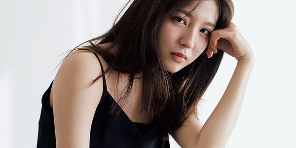 乃木坂46早川聖来、初ソロ表紙 美脚のぞかせる - モデルプレス