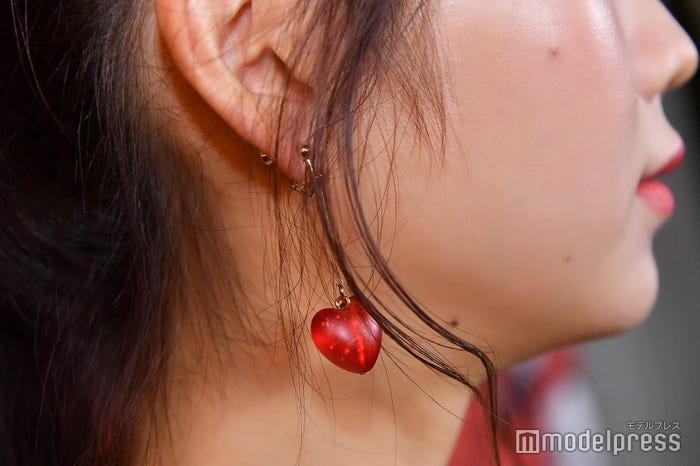 大谷映美里、イヤリングが可愛い(C)モデルプレス