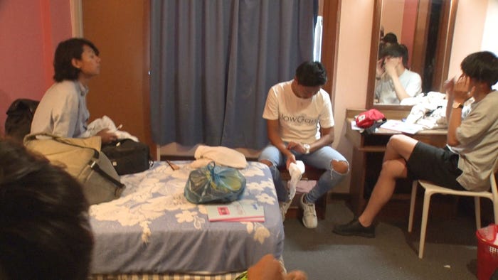 男子メンバーに謎の所信表明/「あいのり:Asian Journey」第17話より(C)フジテレビ