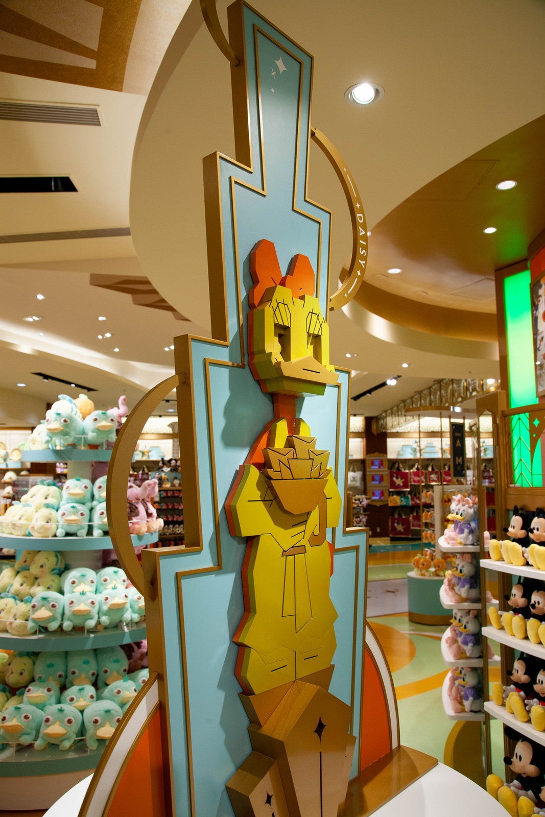 ディズニーストア 東京ディズニーリゾート店（C） Disney （C）Disney. Based on the “Winnie the Pooh” works by A.A. Milne and E.H. Shepard.
