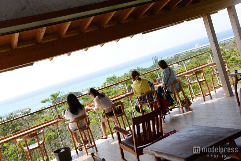  沖縄恩納村「土花土花」 吹き抜ける潮風が気持ちいい
