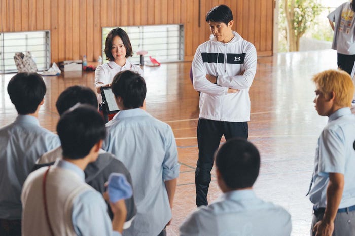 黒木華、鈴木亮平「下剋上球児」第2話より(C)TBS/撮影:ENO