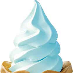 青いソフトクリーム「ブルーアイ」／画像提供：ピーエスジェイコーポレーション