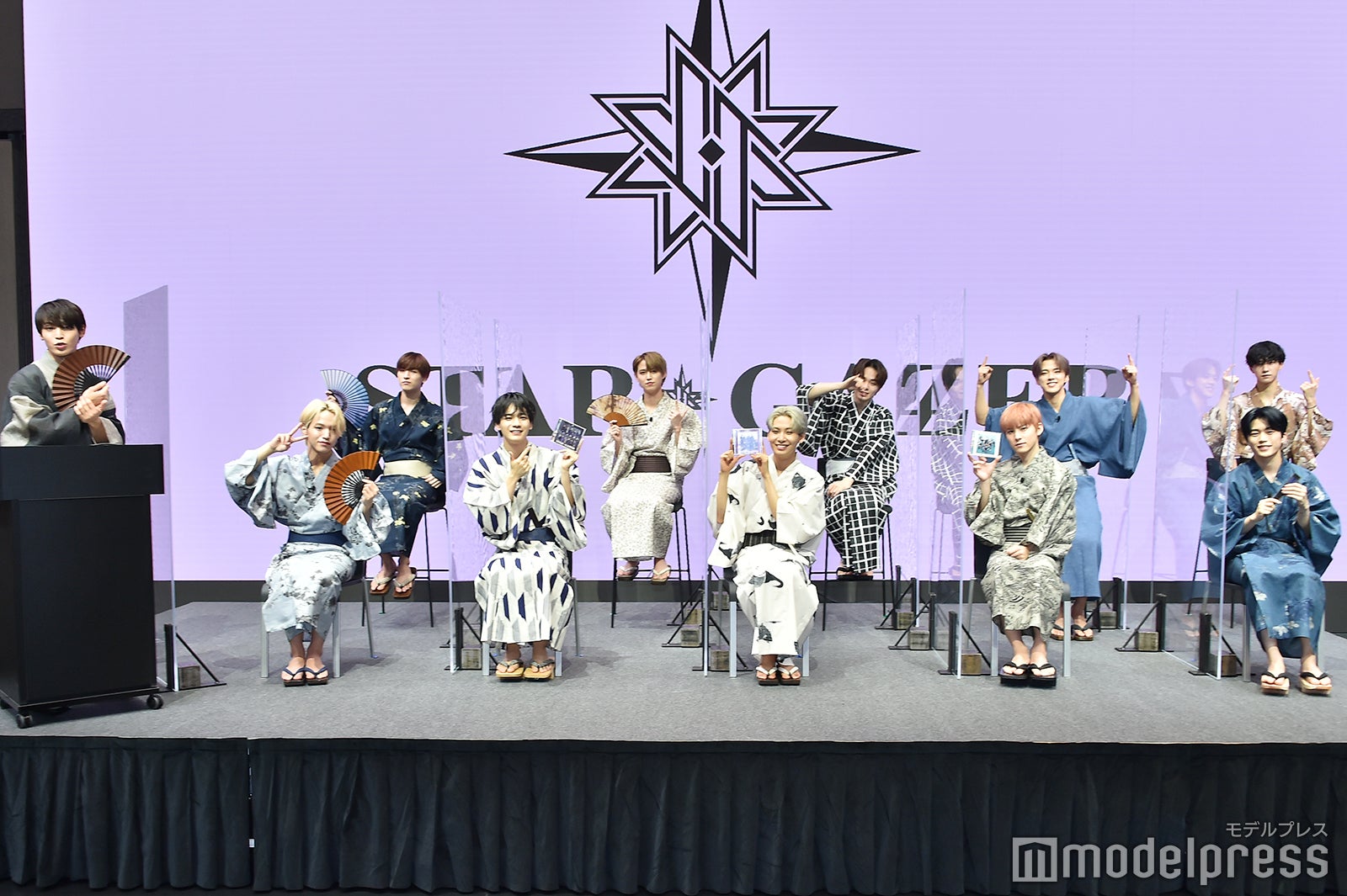 JO1／（左から）與那城奨（後列）金城碧海、白岩瑠姫、鶴房汐恩、河野純喜、佐藤景瑚（前列）大平祥生、豆原一成、川尻蓮、川西拓実、木全翔也 （C）モデルプレス