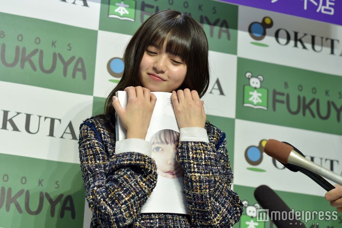 照れて困る あしゅ も可愛い 乃木坂46齋藤飛鳥 1st写真集 潮騒 が大台突破 モデルプレス