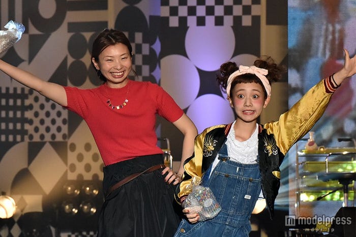 三戸なつめ(右)