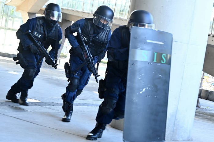 「新空港占拠」第1話より(C)日本テレビ