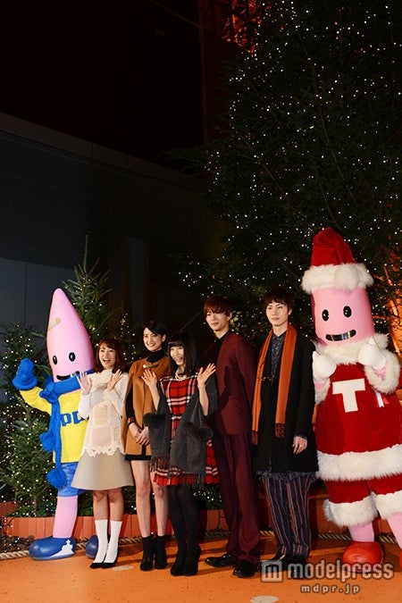 左より：清水くるみ、山崎紘菜、土屋太鳳、竜星涼、桜田通