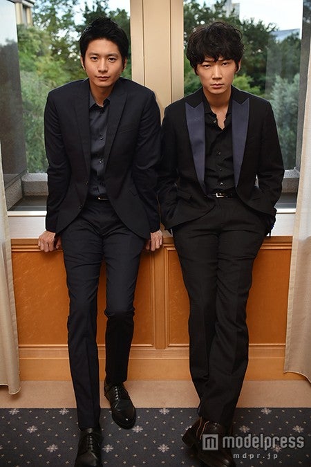 （左から）向井理、綾野剛