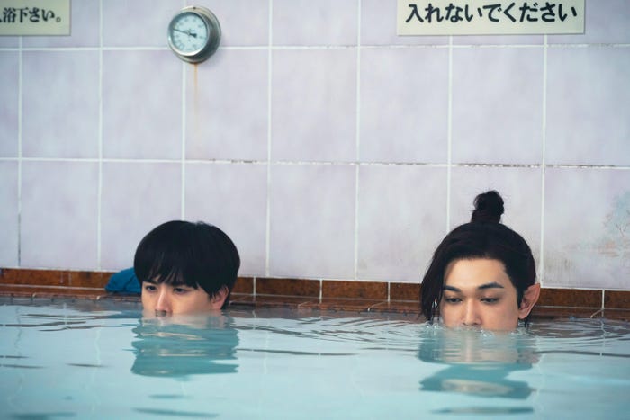 板垣李光人、吉沢亮「ババンババンバンバンパイア」(C)2025「ババンババンバンバンパイア」製作委員会(C)奥嶋ひろまさ(秋田書店)2022