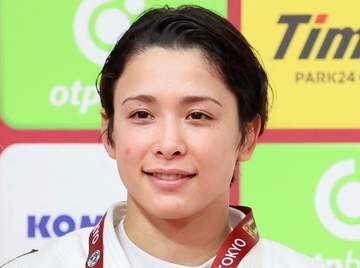 柔道 パリ五輪金メダルの出口クリスタが現役引退「アップダウンのある柔道人生だった」妹・ケリーと異例の姉妹同日引退会見