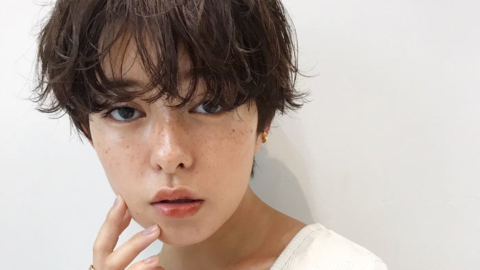 ぺたんこ髪を回避 夏の湿気や汗に負けないボリュームアップ術 モデルプレス ぺたんこ髪を回避 夏の湿気や汗に負けないボリュームアップ術 モデルプレス