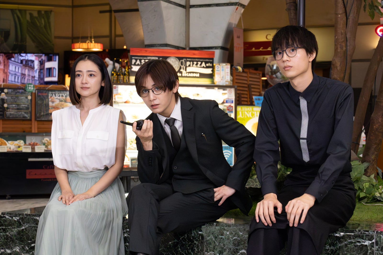 （左から）安達祐実、山田涼介、水沢林太郎「ビリオン×スクール」第6話より（C）フジテレビ