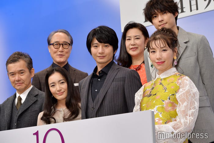 (前列左から)渡部篤郎、仲間由紀恵、向井理、仲里依紗(後列左から)佐野史郎、名取裕子、松村北斗(C)モデルプレス(C)モデルプレス