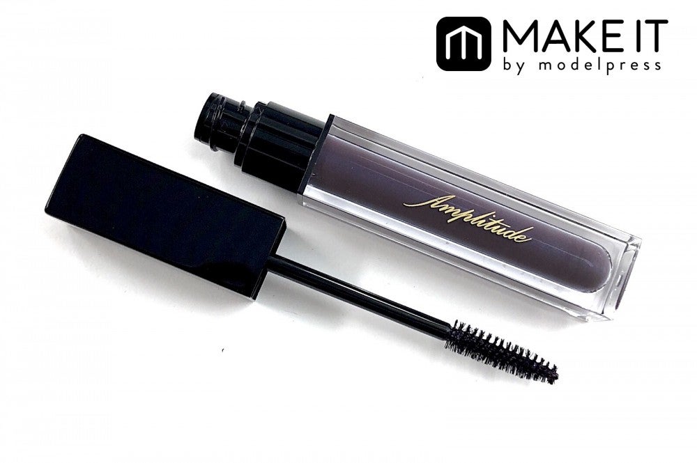 Amplitude／エクストラボリューム カラーマスカラ／03 ディープパープル／4,400円（税抜） (C)メイクイット