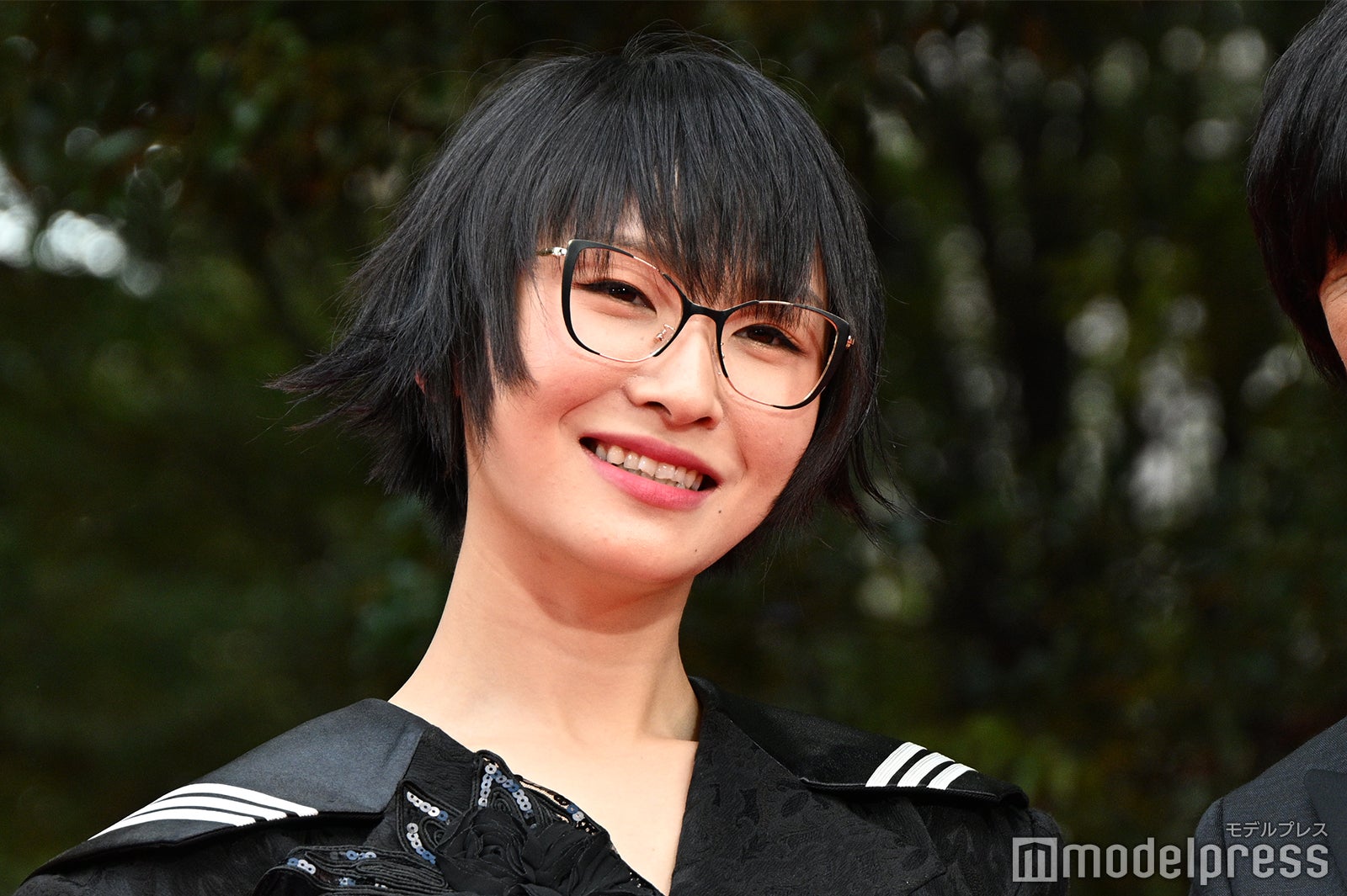 新しい学校のリーダーズ suzuka 直筆サイン入り 生写真 東京国際映画祭 新しい学校のリーダーズ・SUZUKA、レッドカーペットでもセーラー服貫く