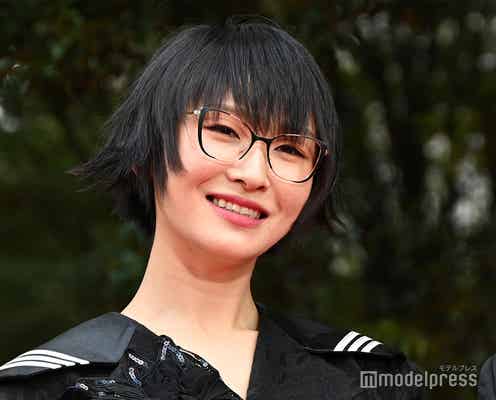 新しい学校のリーダーズ・SUZUKA、レッドカーペットでもセーラー服貫く 燕尾服にアレンジ【第38回東京国際映画祭】