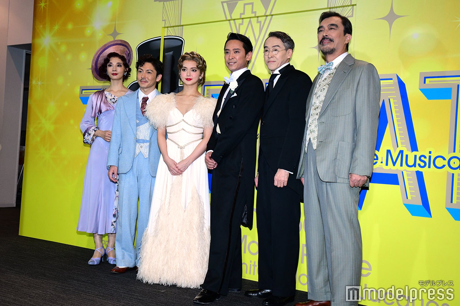 （左から）朝海ひかる、屋良朝幸、多部未華子、坂本昌行、益岡徹、浅野和之（C）モデルプレス