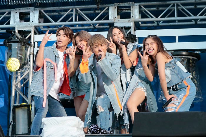 lol (画像提供:avex)