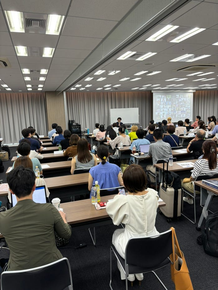 主宰する講座風景(提供写真)