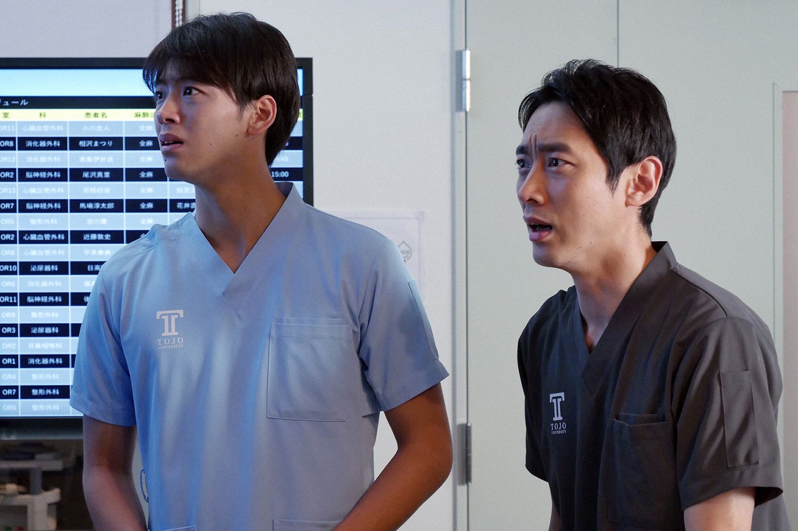 竹内涼真、小泉孝太郎／「ブラックペアン」第8話より（C）TBS