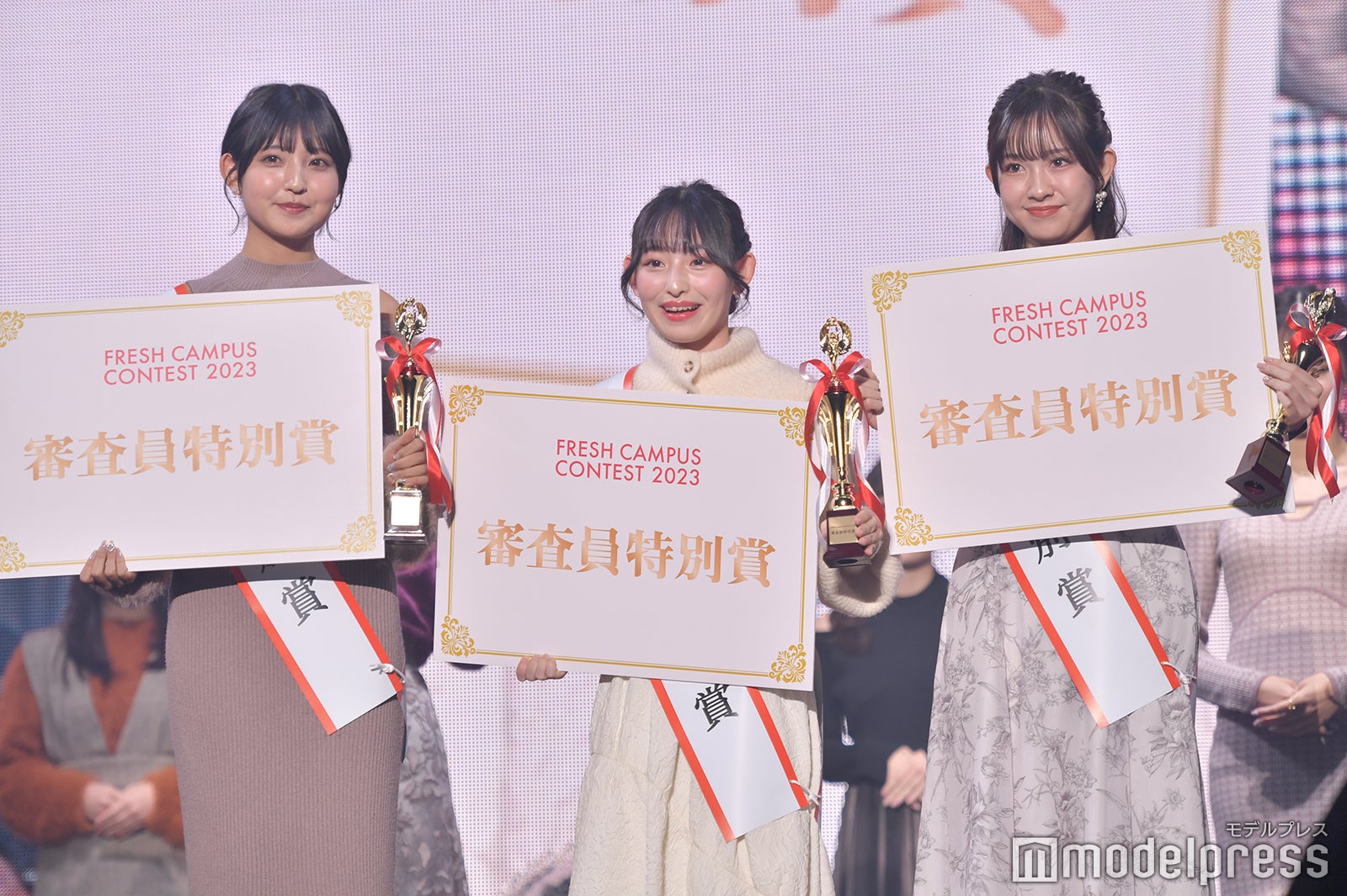 （左から）水越侑季さん、藤岡花さん、加藤怜さん（C）モデルプレス