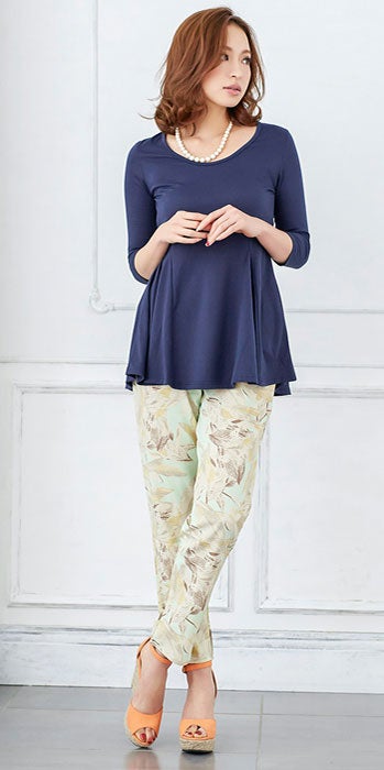 リゾート柄プリントアンクル丈パンツ「Pierrot」1,490円（税込）