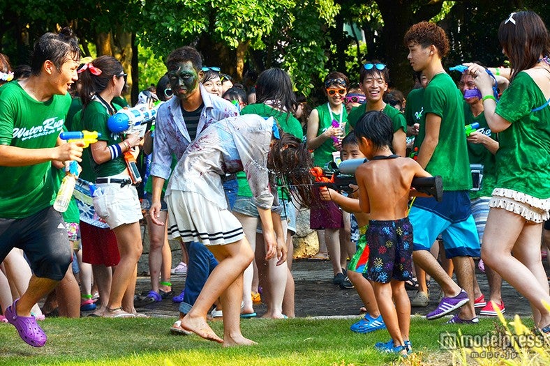 恐ろしいゾンビが参加者に襲いかかる「ゾンビゾーン」