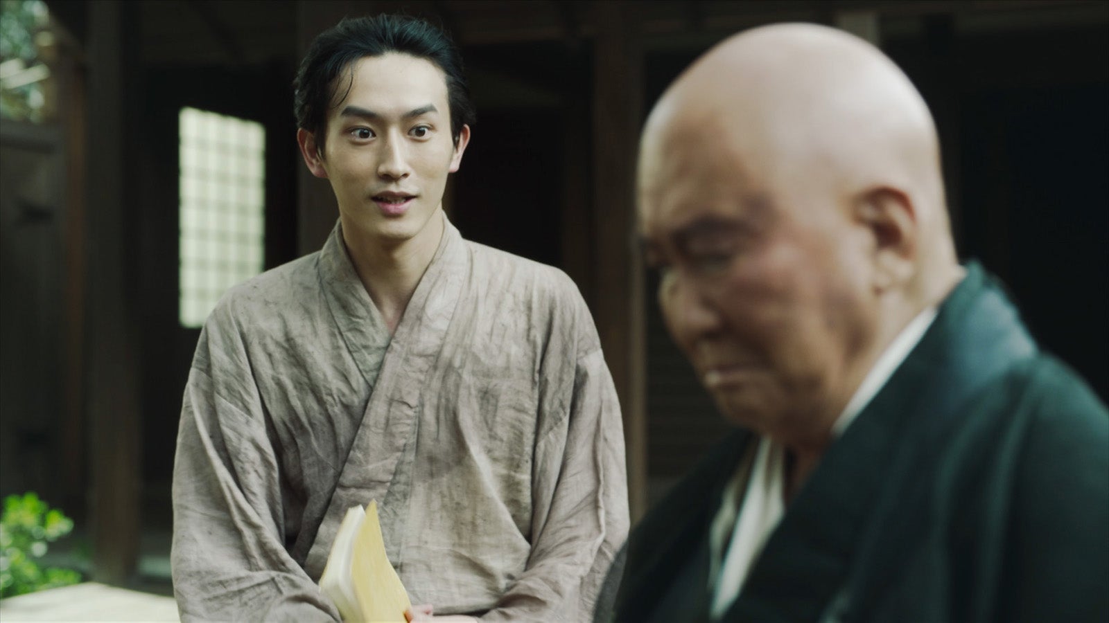 （左）杉野遥亮 （C）NHK