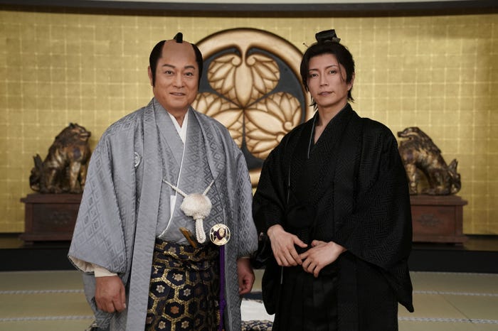松平健、GACKT(C)テレビ朝日