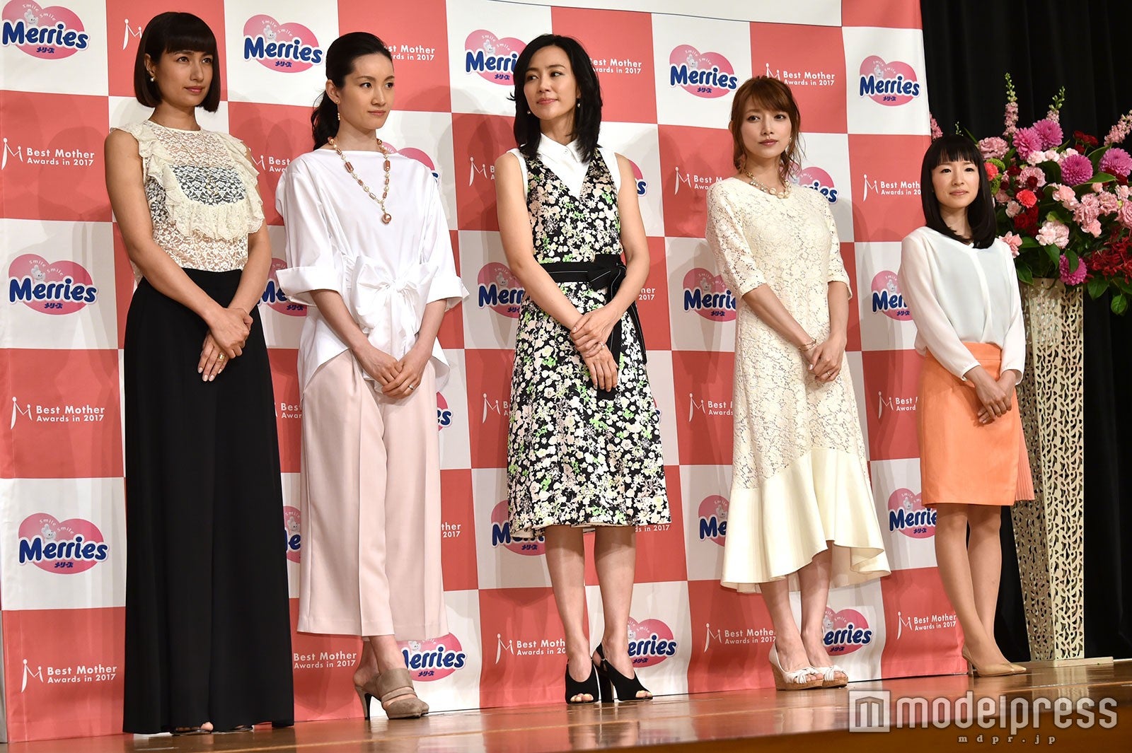 （左から）佐田真由美、荒川静香、木村佳乃、後藤真希、近藤麻理恵 （C）モデルプレス