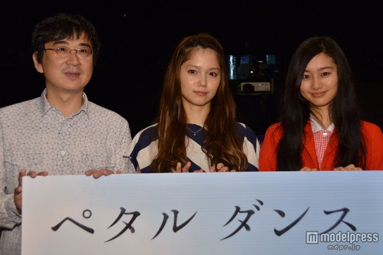 （左から）石川寛監督、宮崎あおい、忽那汐里