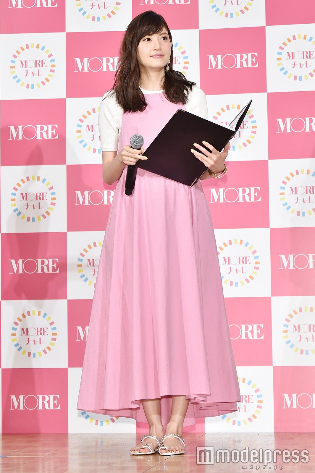 第1子を妊娠中の佐藤ありさ （C）モデルプレス