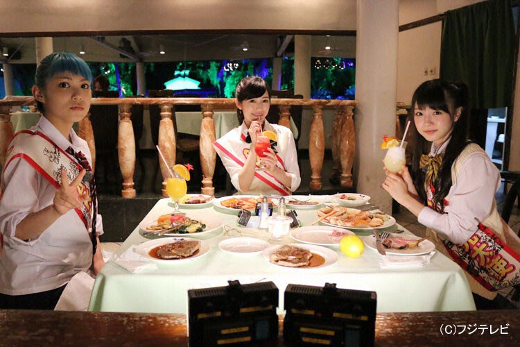 （左から）木下百花、渡辺麻友、市川美織